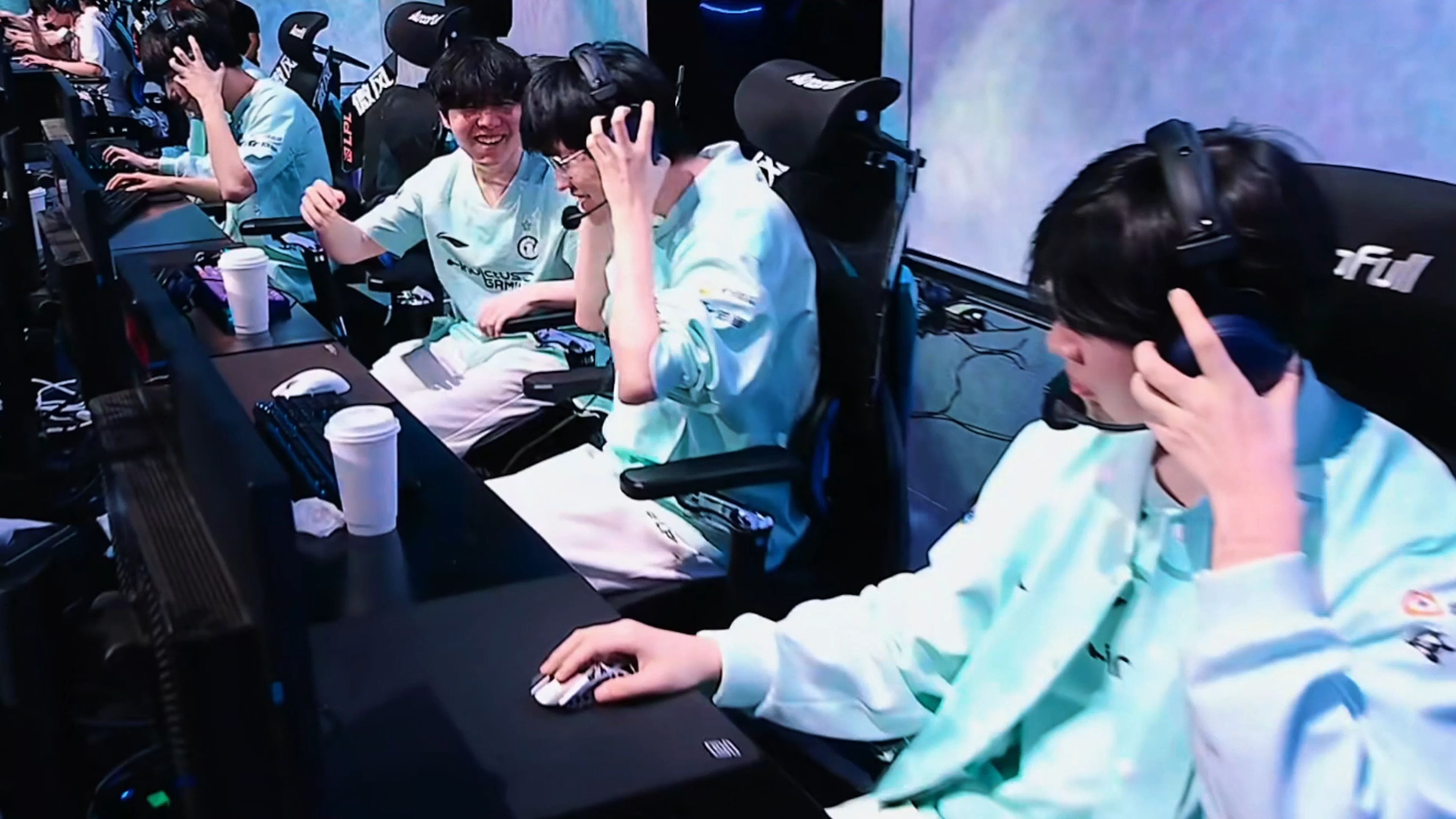 开云-关于败北引发热议！，JackeyLove在篮网比赛中反败为胜全场沸腾不已的信息